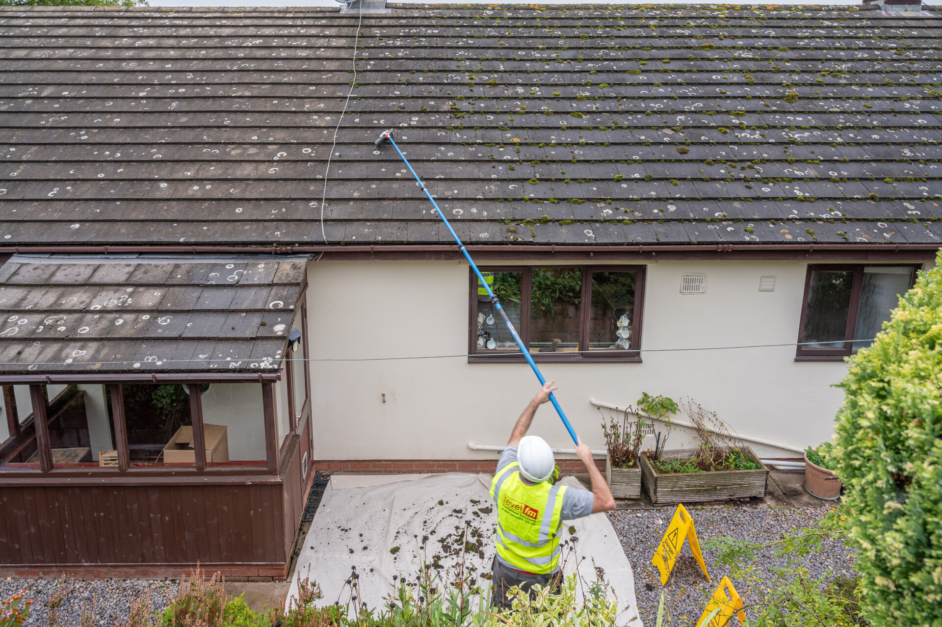 roof-cleaning-moss-removal-level-fm-cleaning-solutions