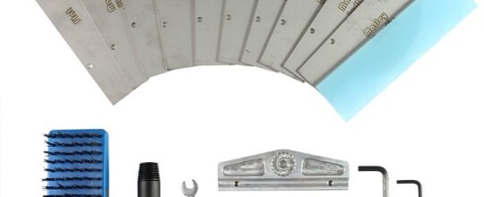 packshot with blades brush 700x700 3 1